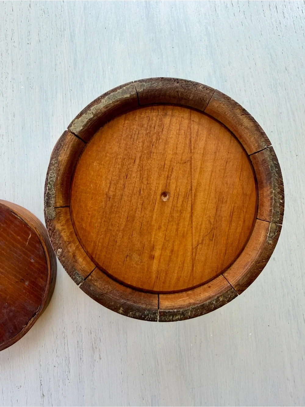ANTIQUE, SMALL WOODEN FIRKIN BUCKET WITH ORIGINAL LID & BENTWOOD SWING HANDLE.